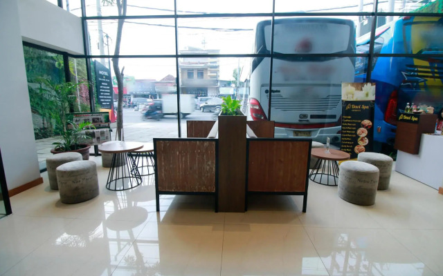 Yellow Star Ambarukmo Hotel