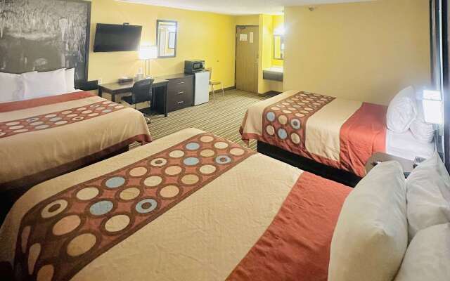 Super 8 by Wyndham Warrenton