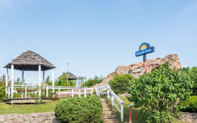 Columbus Grand Hotel & Banquet Center