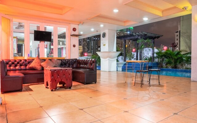 Pink Manila Hostel