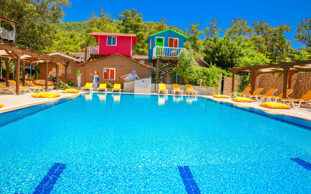 Olimpos Salinas Wooden Houses