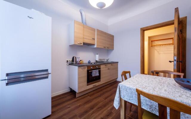 Stories Writer's AP 40sqm Renovated Free parking