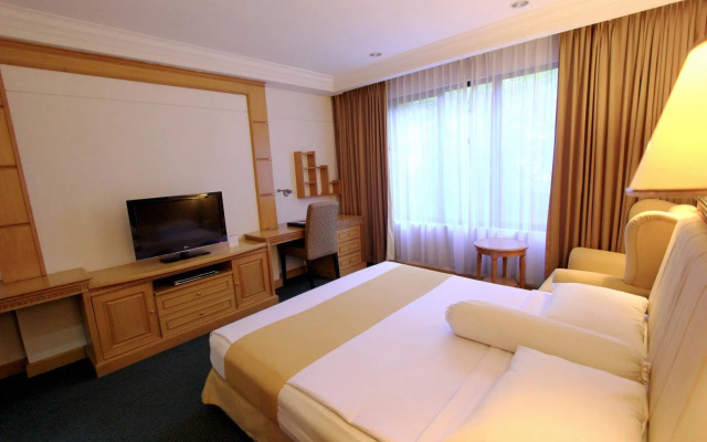 Harmoni Suites Hotel