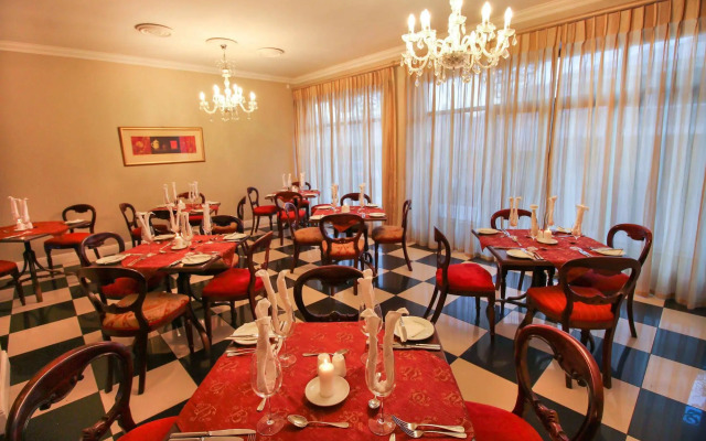 The Victorian 1906 Hotel