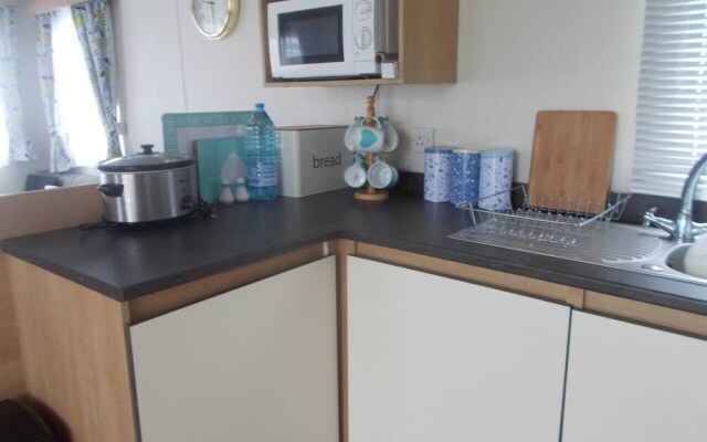 3 bed Caravan Abergel