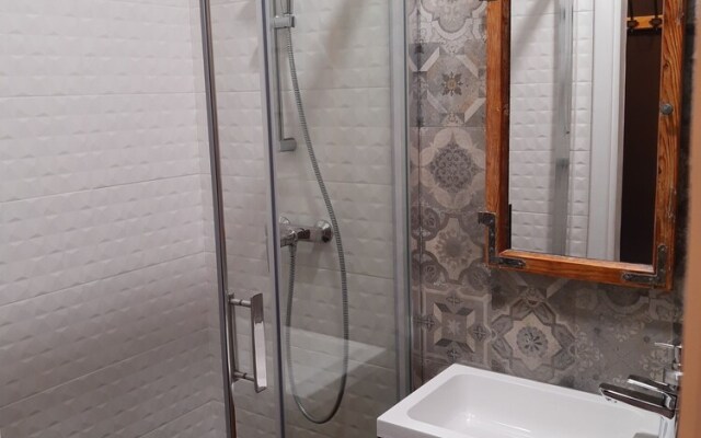 Star 66 East by Cracow Moods. Loft2b