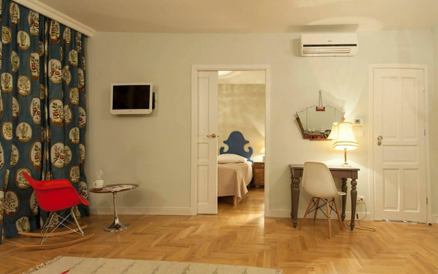 Crystal Suites Chez Helena