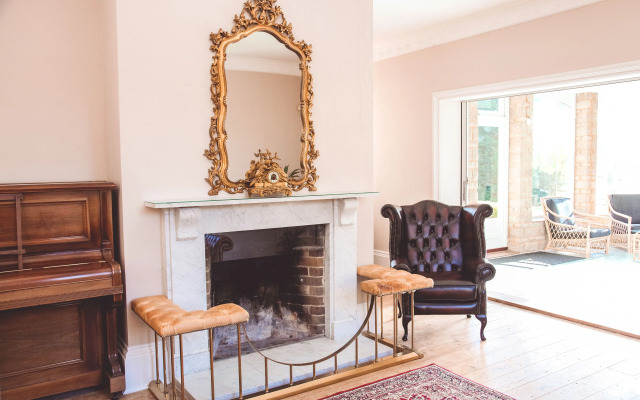 Walltree House
