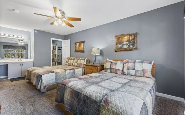 Penthouse Lodge - In Heart of Ozarks!