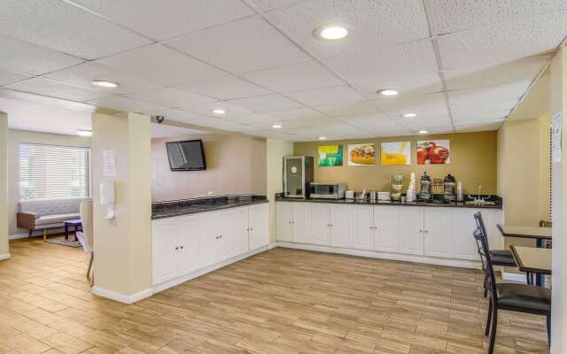 Suburban Studios Hotel Kingsland Near I-95