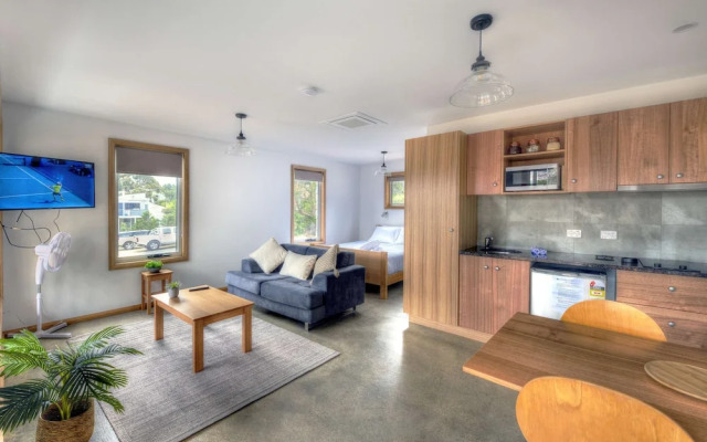 Freycinet Stone Studio 7