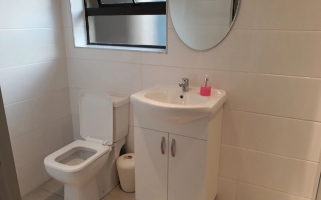 8 Ibis Lane Guest House