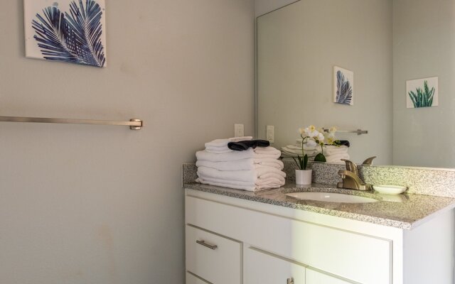 Sculpture Park Apts by Frondesk