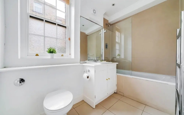 Elegant 2BR 2BA with Patio in Kennington