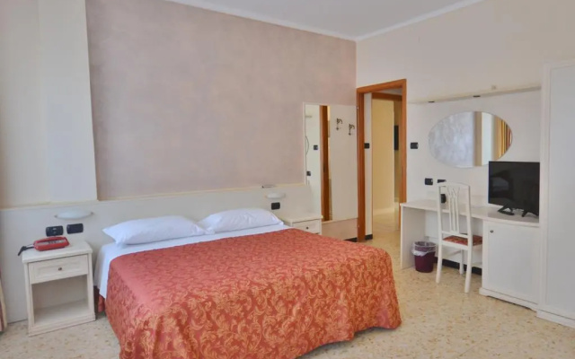 Gold Hotel