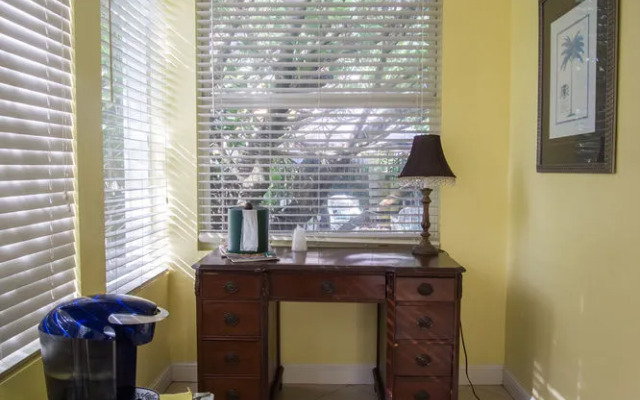 Palm Beach Hibiscus Bed & Breakfast