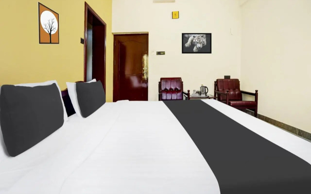 OYO Flagship 75052 Kuku Residency