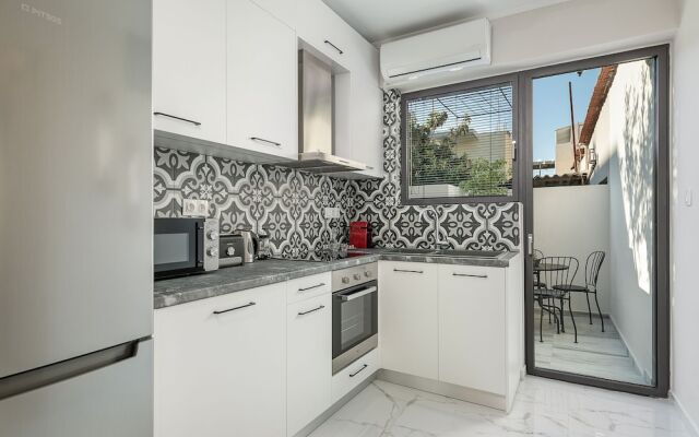 Elvira City Apartment