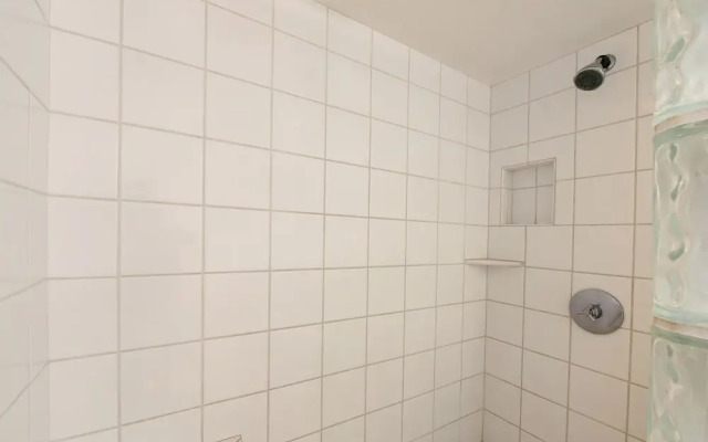 Lahaina Roads #205 1 Bedroom Condo by Redawning