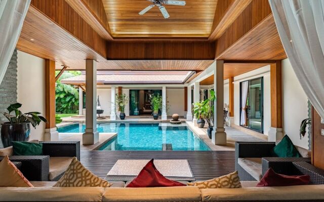 Champagne Pool Villa