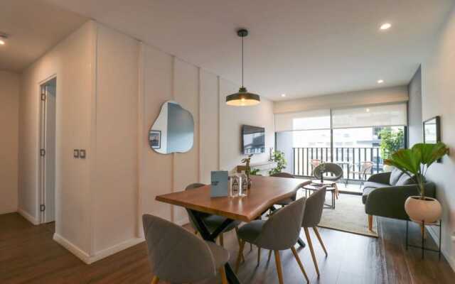 w Fantastic 2BR With Balcony in Miraflores