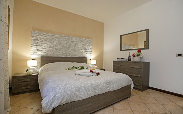 Borgo Degli Ulivi 800Mt From Lake