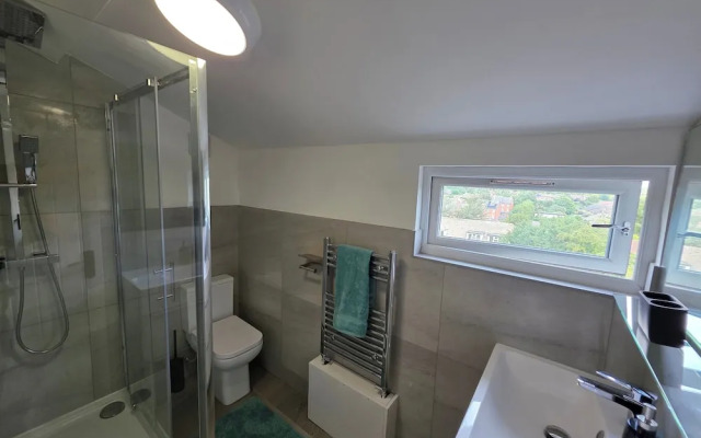 5 Beds, 7 Guests, Private Garden, Free Parking