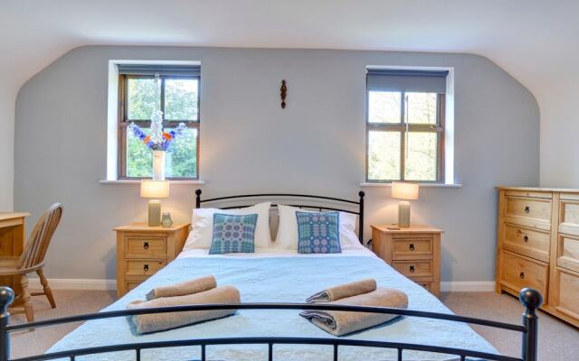 Restful Holiday Home in Glandwr near River