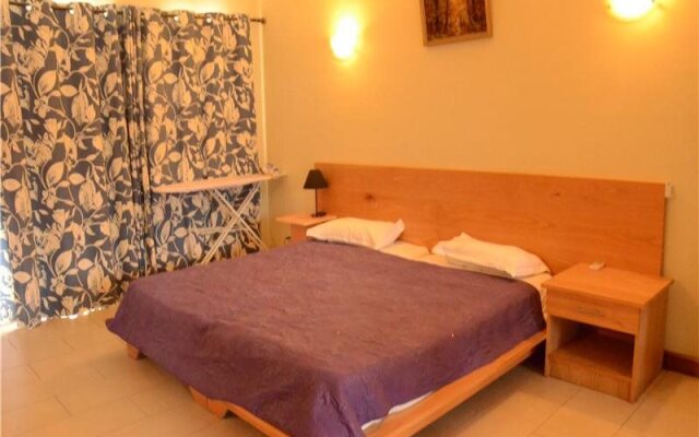 Les Peupliers Studios and Apartments