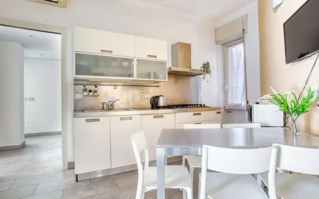 Bright 3BR flat near Park
