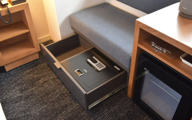 Umedaholic Hotel