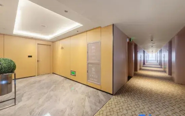Starry Cloud Hotel (Jiangshan Hushan Park Branch)