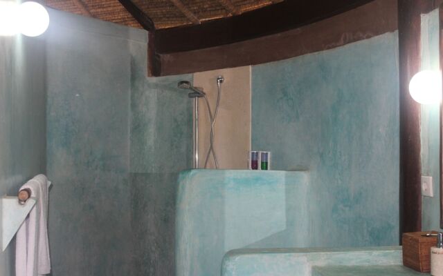 Mushroom Bay Villas Hut