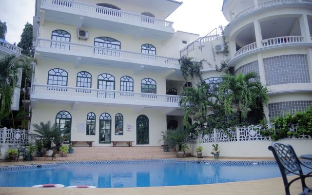 Mini-Mansion Villa Adjacent To The Beach