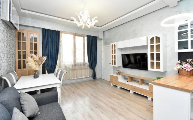 Teryan street apartment on 5 floor