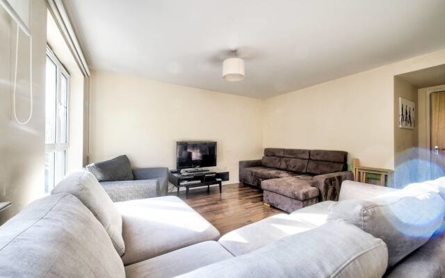 Bright 2Br Flat With Good Links To City Centre