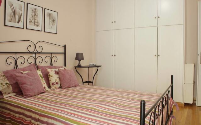 Spacious Family Apt in Sepolia Athens