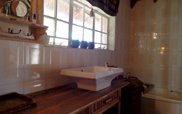 TreeTops & Treats Guest House