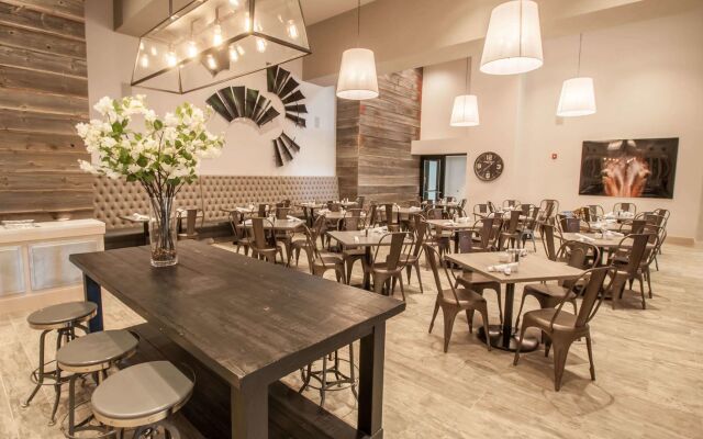 Hotel Renovo Des Moines Urbandale,Tapestry Collection Hilton