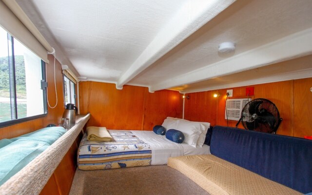 Shayamanzi Houseboats