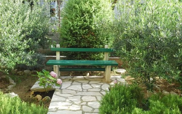 Josi - With Beautiful Garden - A1 Plavi