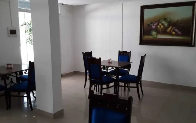 The Garden Hotel y Restaurant