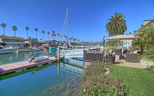 Large Ventura Keys Waterfront 4 Bedroom Home