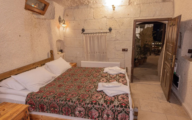 Zeus Cave Suites