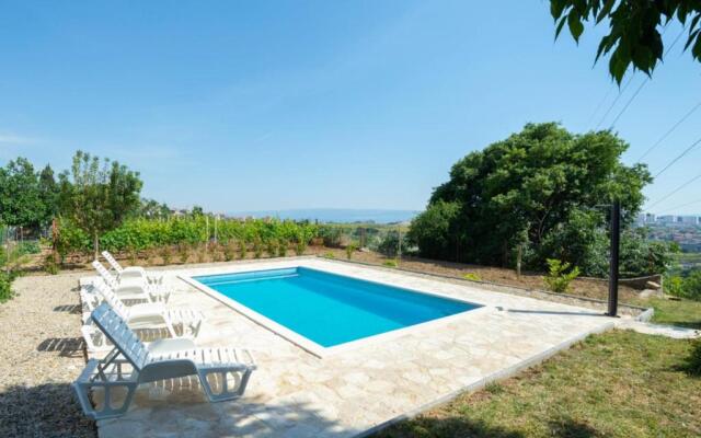 Private House With Pool, sea View and big Garden