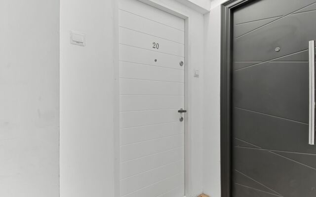 Small & Chic Studio