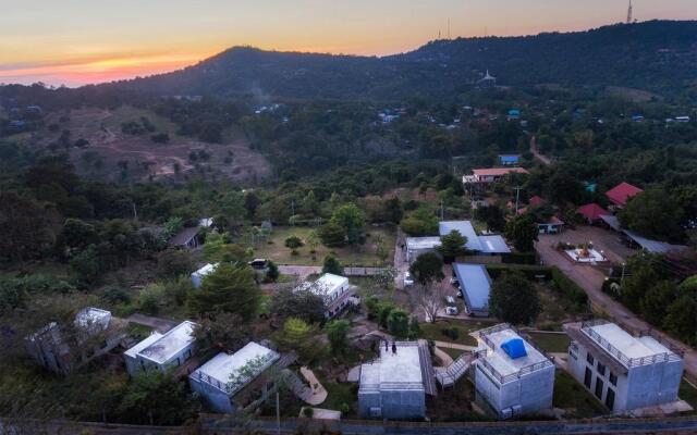Twelve Oclock Resort