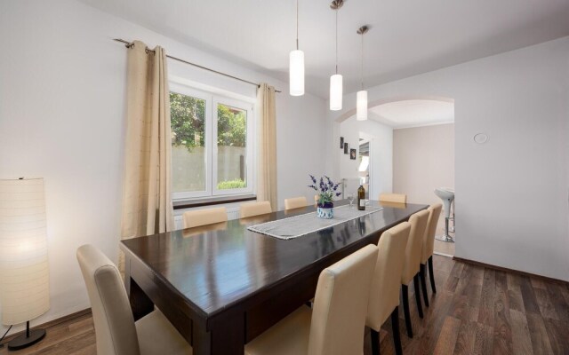 Stunning Home in Perci With Wifi and 5 Bedrooms