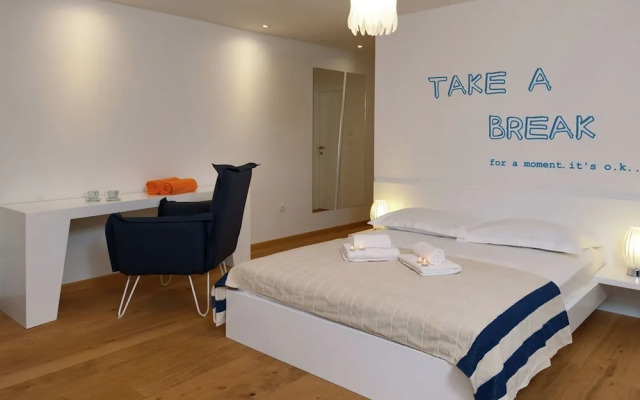 Sea-view Villa in Bol with Hot Tub, Sauna, Whirlpool