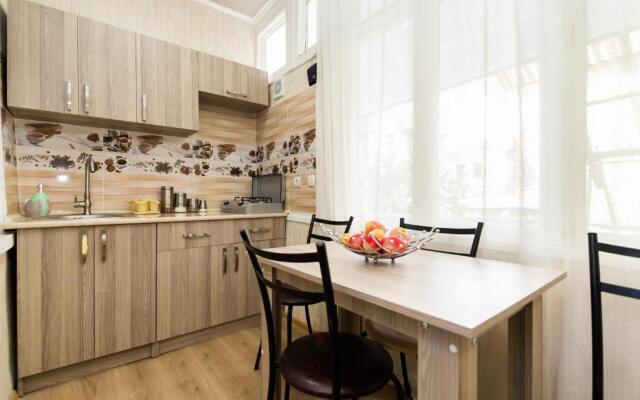 Apartment in Cozy Little Yard